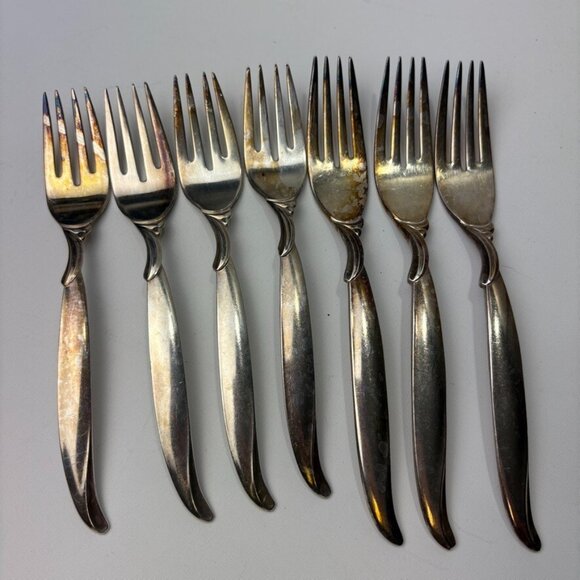 FLAIR 1847 Rogers Bros IS Silverplate Flatware Silverware 7 Forks - 2 sizes - Picture 2 of 6